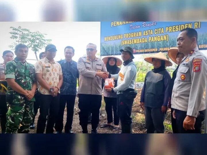 Dukung Program Swasembada Pangan Nasional Polres Metro Tangerang Kota Tanam Bibit Jagung di Lahan Tidur