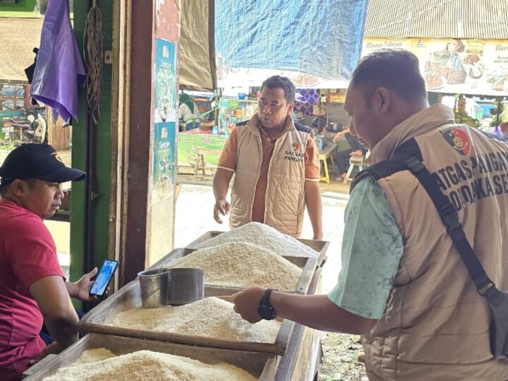 Satgas Pangan Polda Kalsel Pantau Harga Pokok Di Pasar Ahad Kertak Hanyar, Sejumlah Komoditas Masih Di Atas HET