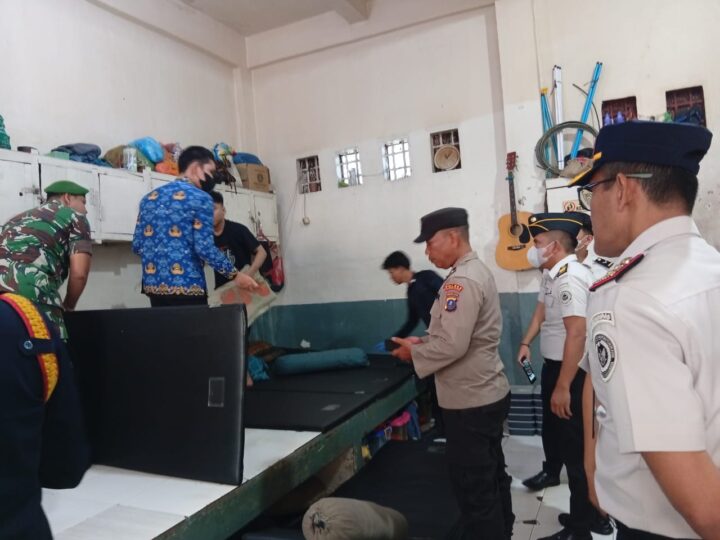 Ikrar Pemasyarakatan Antisipasi Narkoba, Handphone dan Penipuan,Rutan Labuhan Deli Razia Kamar Hunian Libatkan Babinsa dan Polri 