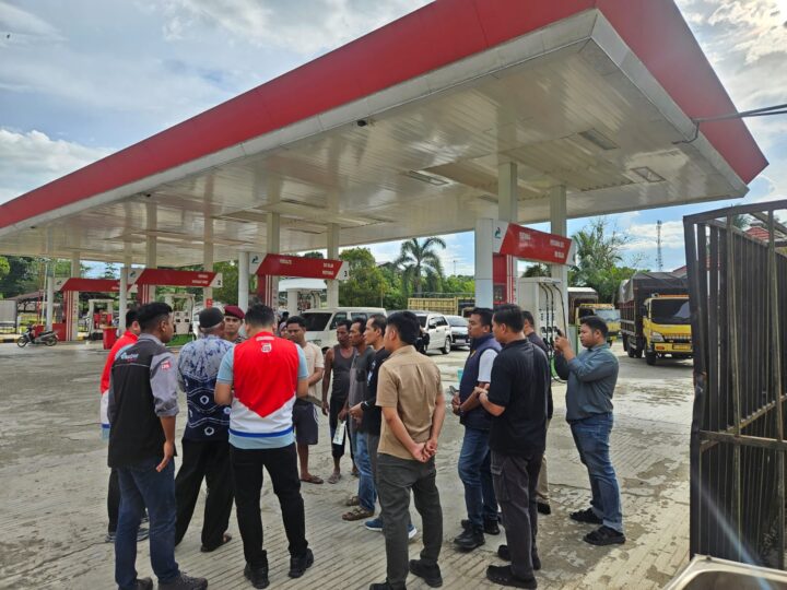 Polres HST bersama Tim Pertamina Patra Niaga Banjarmasin Laksanakan Monitoring Penyaluran BBM Subsidi di SPBU 