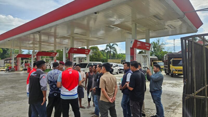 Polres HST bersama Tim Pertamina Patra Niaga Banjarmasin Laksanakan Monitoring Penyaluran BBM Subsidi di SPBU 